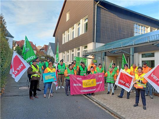 Am Montagmorgen: Mitarbeiter der Straßenmeisterei Goslar beteiligen sich am Warnstreik. Foto: Privat