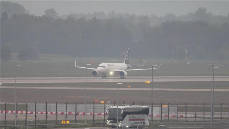 Am Morgen wurde der Flugbetrieb wieder aufgenommen.