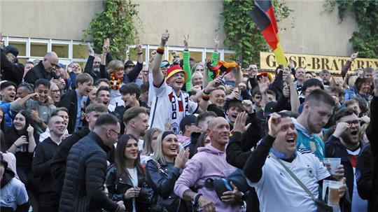 Am Museumsufer wird heute das Spiel Deutschland gegen Ungarn gezeigt.