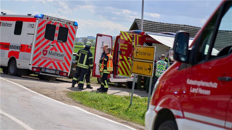 Am Nachmittag kommt es wegen eines auffälligen Geruchs erneut zu einem Feuerwehreinsatz an dem Firmengelände in Runkel. 