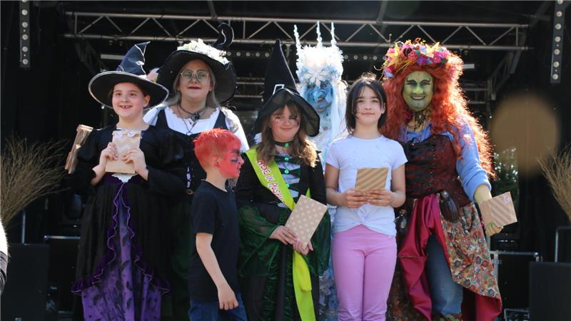 Am Nachmittag werden die Sieger des Malwettbewerbs geehrt.