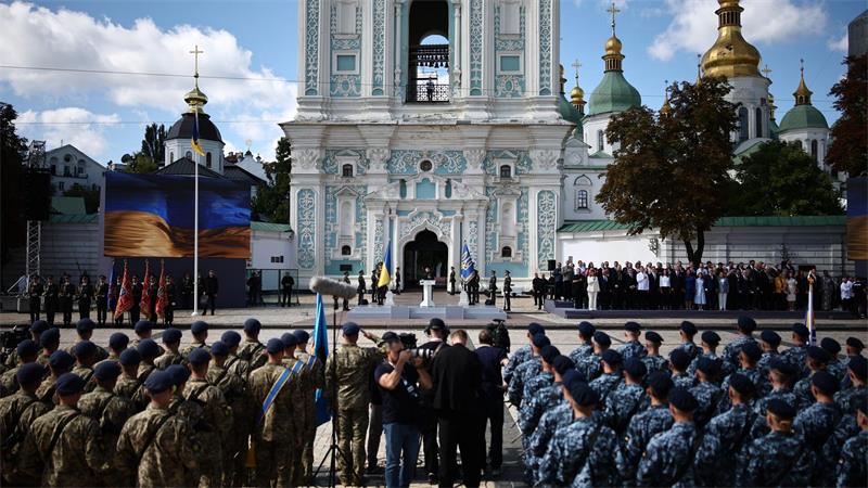 Kiew feiert Unabhängigkeit: Milliarden für Kampf gegen Putin Am Nationalfeiertag gedachte die Ukraine auch der vielen Gefallenen in ihrem Krieg um die Bewahrung ihrer Unabhängigkeit.