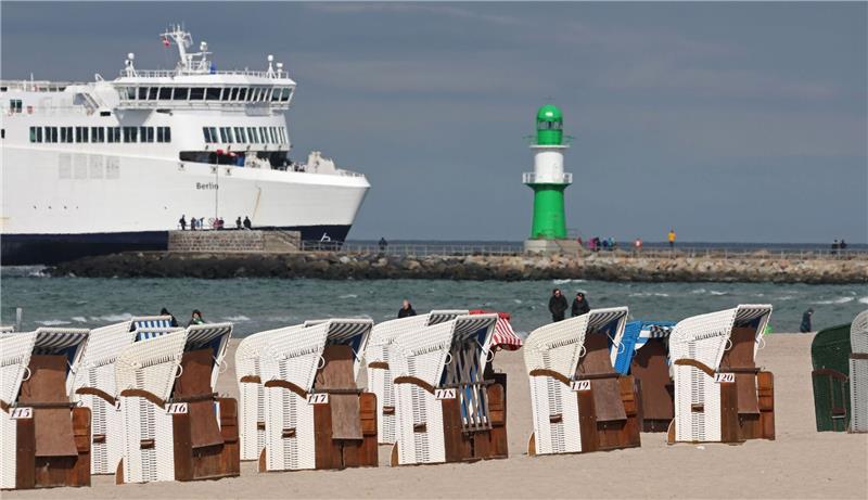 Am Ostseestrand: In der nächsten Woche können die Menschen im Norden auf besonders viel Sonne hoffen.