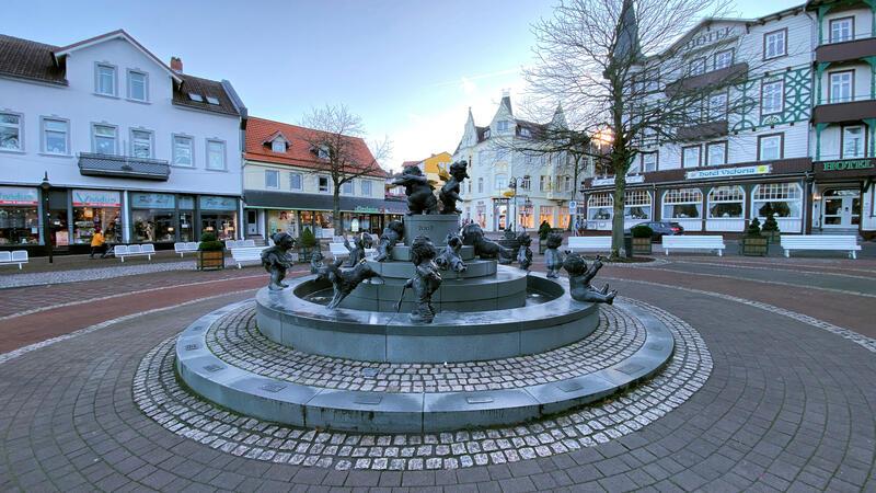 Am Platz in der Stadtmitte steht der Jungbrunnen. Sollte der Platz deshalb auch dessen Namen tragen?