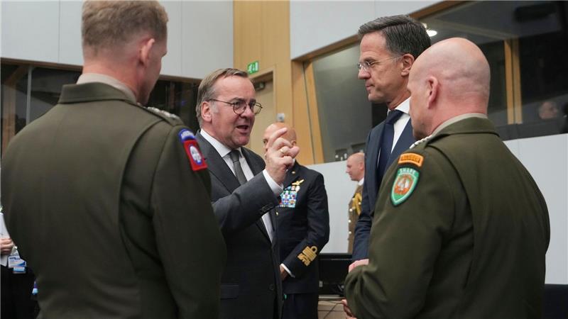 Nato will Verteidigungsfähigkeiten extrem ausbauen Am Rande eines Treffens der sogenannten Ukraine-Kontaktgruppe in Brüssel kündigte Pistorius einen neuen Anlauf für die internationale Verstärkung und Aufrechterhaltung der ukrainischen Flugabwehr an.