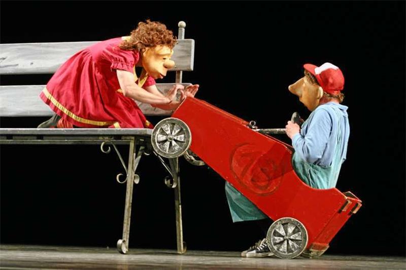 Am Samstag, 26. Mai, bieten Habbe und Meik virtuoses Maskentheater im Kulturkraftwerk Harzenergie.  Foto: Agentur