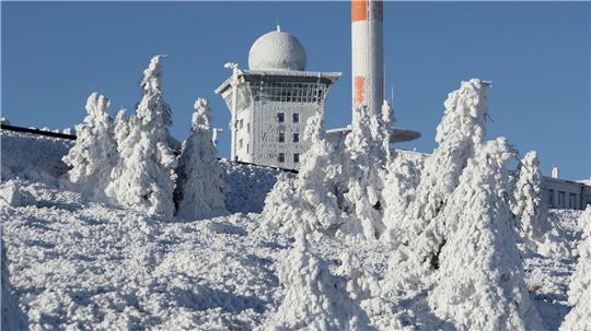 Am Samstag wanderten bei Sonnenschein wieder einige Besucher auf den höchsten Gipfel Norddeutschlands. (Archivbild)