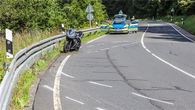 Schwerer Motorradunfall: Bikerin prallt gegen Leitplanke Am Samstag wurde eine 23-Jährige bei einem Motorradunfall im Harz schwer verletzt.