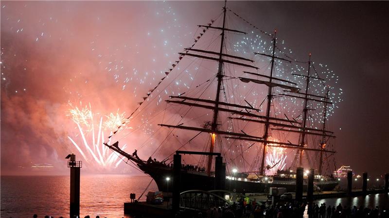 Segler aus aller Welt steuern zur „Sail“ nach Bremerhaven Am Samstagabend ist ein Feuerwerk über der Weser geplant. (Archivbild)