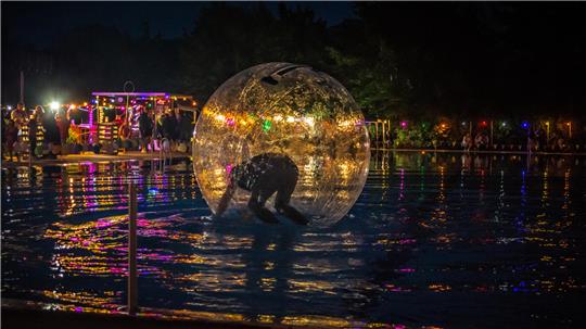 Am Samstagabend wird es beim Lichterfest bunt im Liebenburger Mineralwasserfreibad.