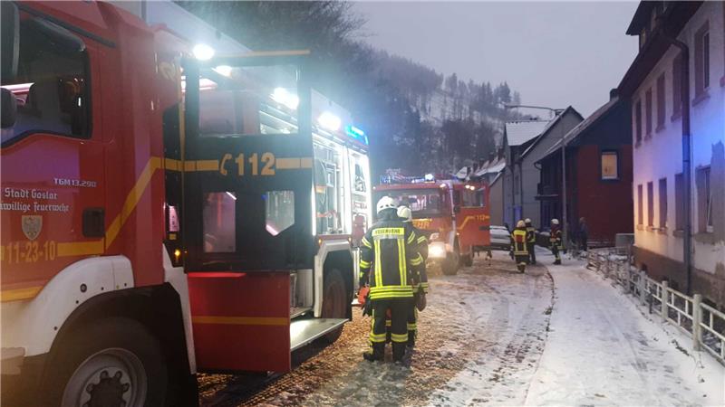 Am Samstagnachmittag brennt im Okertal der Keller eines Mehrfamilienhauses. Foto: Feuerwehr