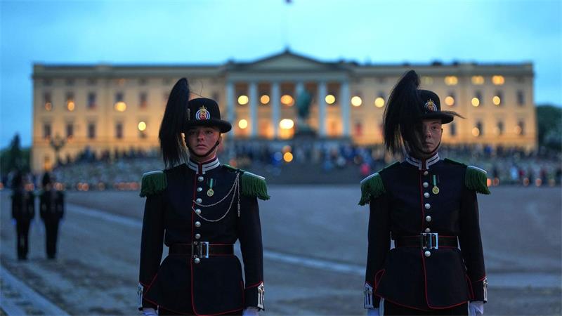 Am Schloss in Oslo wird alles für das Staatsbegräbnis vorbereitet.