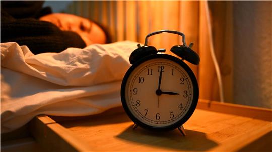 Am Sonntag beginnt die Sommerzeit. (Symbolbild) 