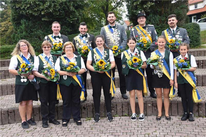 Hohegeiß feiert drei Tage lang seinen Schützenverein Am Sonntag frisch proklamiert: Die diesjährigen Majestäten der Schützengesellschaft Hohegeiß. Foto: Breutel