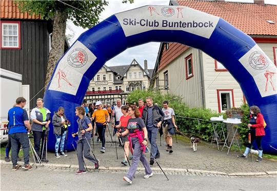 Am Sonntag lädt der Ski-Club Buntenbock sportlich Aktive zum „Oberharzer Nordic Walking aktiv Cup“ ein. Es winken eine tolle Landschaft und auch Pokale.  Foto: Privat