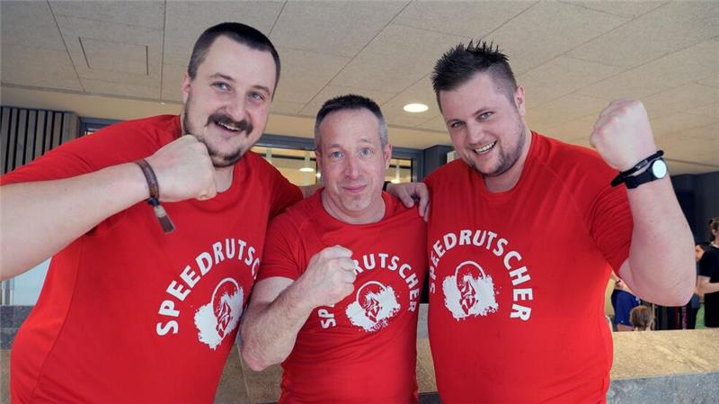 97 Starter bei Norddeutscher Wasserrutschen-Meisterschaft Am Start war auch das Team „Speedrutscher“.
