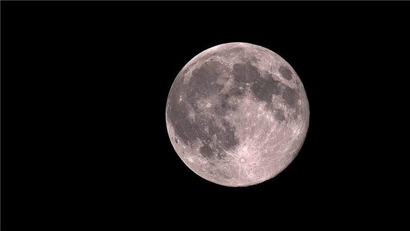 Am Südpol des Mondes gibt es gefrorenes Wasser, das macht die Region zum attraktiven Ziel. (Archivbild)