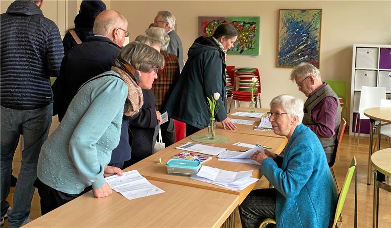 Am Wahlsonntag herrscht auch in der Luthergemeinde ein ordentlicher Andrang. Insgesamt beträgt die Wahlbeteiligung in der Propstei Bad Harzburg 24,5 Prozent, das ist eine bessere Quote als in der Landeskirche insgesamt. Foto: Nachtweyh