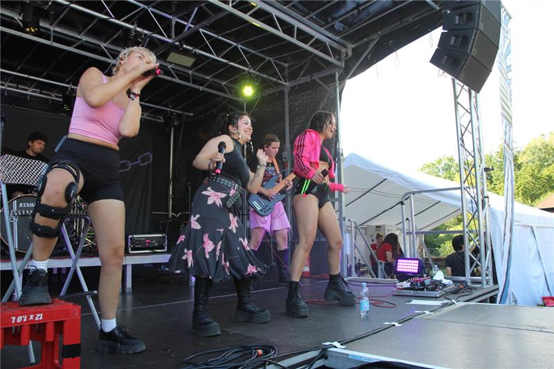 Am Wochenende ging das Rock-am-Beckenrand-Festival in Wolfshagen über die Bühne....