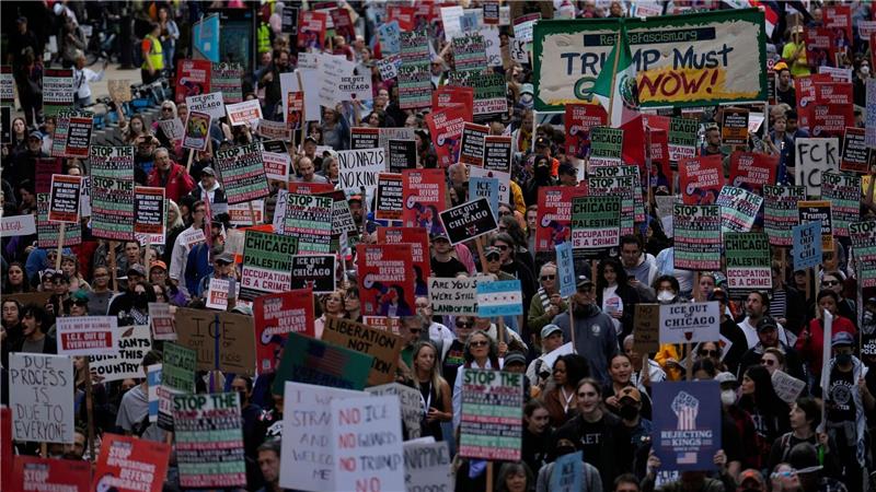 Großeinsatz gegen Migranten in Chicago angekündigt Am Wochenende hatten Menschen in Chicago bereits gegen Trumps Pläne protestiert.