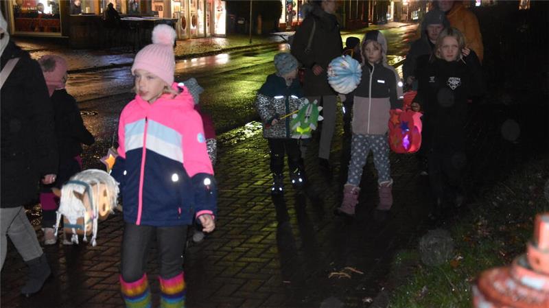 Braunlage und Hohegeiß locken mit Laternenumzügen Am Wochenende laufen die Kinder aus Braunlage und Hohegeiß wieder mit ihrer Laterne durch den jeweiligen Ort.