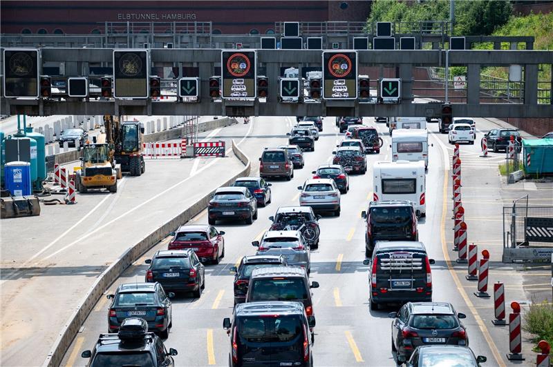 Am Wochenende müssen Reisende laut ADAC unter anderem an den bayerischen Grenzübergängen an A3, A8 und A93 mit Staus rechnen.