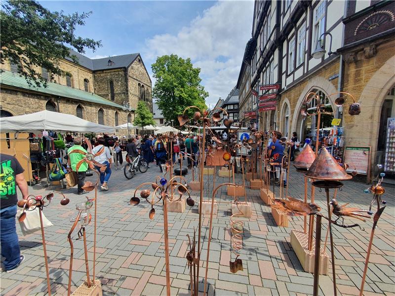 Kunsthandwerkermarkt erobert das Goslarer Zentrum Am Wochenende wird der Kunsthandwerker-Markt in Goslar veranstaltet. Archivfotos: Sowa