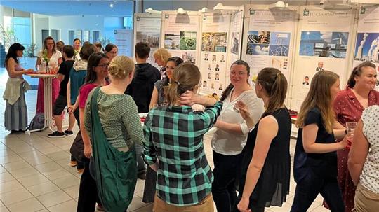 Am ersten Tag der Feier steht der Austausch im Vordergrund.