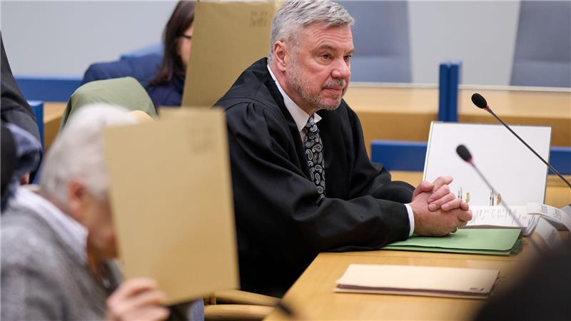 Weder Freunde noch Spielplatz: Prozess um weggesperrtes Kind Am ersten Verhandlungstag wurde frühzeitig unterbrochen