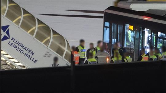 Am frühen Dienstagmorgen startete erneut ein Abschiebeflug von Leipzig-Halle nach Afghanistan.