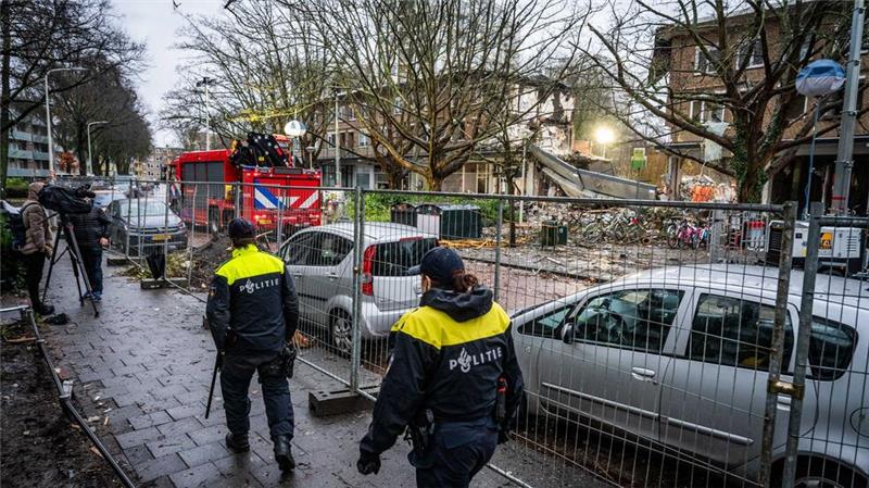 Nach Explosion: Königspaar besucht Unglücksort in Den Haag Am frühen Samstagmorgen hatte es bei dem dreistöckigen Mehrfamilienhaus zwei Explosionen gegeben.
