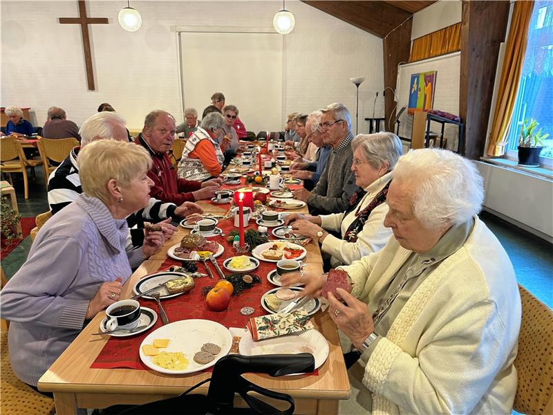 Am letzten Freitag im Monat frühstücken die Braunlager Bürger gemeinsam im Gemeindehaus neben der Trinitatiskirche.  Foto: Eggers