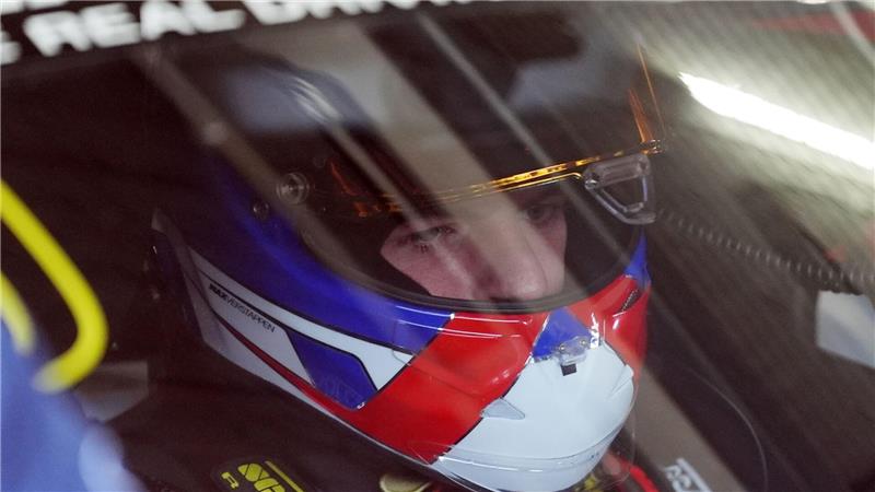 Verstappen mit Karriere-Bekenntnis zu Red Bull Am liebsten immer hinterm Steuer: Max Verstappen