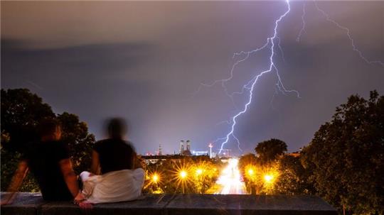 Am meisten blitzt es in Deutschland im August (Archivbild). 
