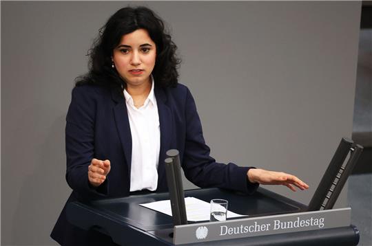 «Am sinnvollsten wäre es, einen Rechtsanspruch auf einen digitalen Staat zu schaffen», sagt Misbah Khan (Bündnis 90/Die Grünen)