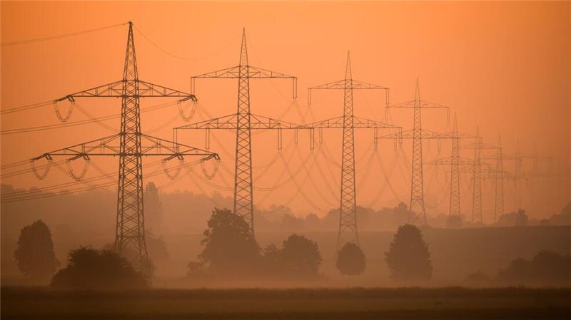 Experte zu hohem Börsenstrompreis: Kaum Folgen für Haushalte Am späten Donnerstagnachmittag zwischen 17 und 18 Uhr hatte eine Megawattstunde Strom im deutschen Stromgroßhandel 936 Euro gekostet, das sind fast 94 Cent je Kilowattstunde. (Symbolbild)