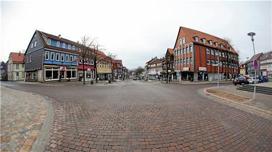 Am südlichen Ende des Kronenplatzes zur Adolph-Roemer-Straße soll ein Kreisel entstehen. Foto: Neuendorf