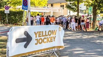 Am zweiten Konzertabend der Yellow-Jockey-Open-Airs stehen Johannes Oerding und Ian Hooper auf der Bühne.