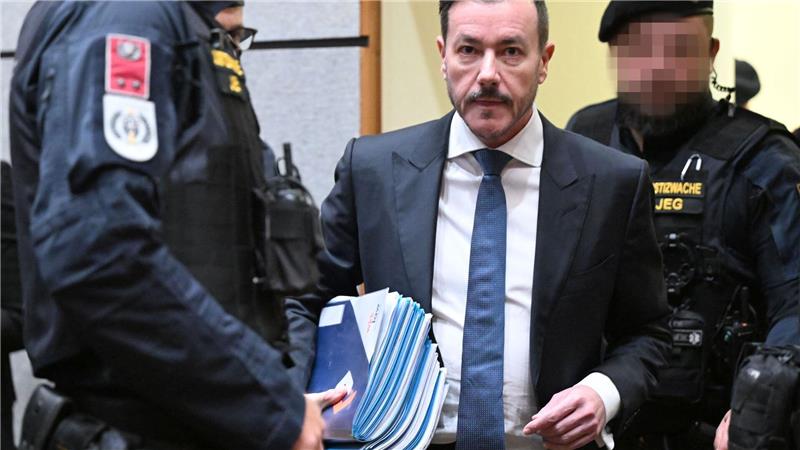 Zeuge im Benko-Prozess: Auf Masse-Konto sind 900.000 Euro Am zweiten Tag seines Prozesses musste sich Benko Aussagen von Zeugen stellen.