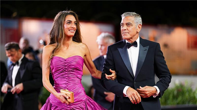 George Clooney trotz Krankheit auf dem roten Teppich Amal und George Clooney vor der Premiere von „Jay Kelly“.