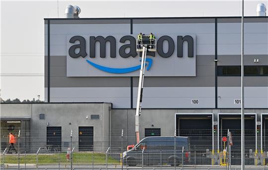 Amazon hat Anleger mit einer überraschend schwachen Umsatzprognose für das Weihnachtsquartal vor den Kopf gestoßen.