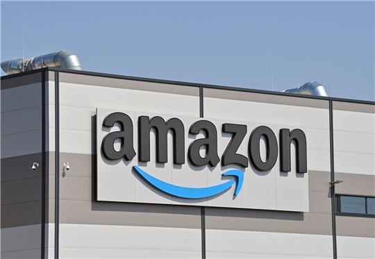 Amazon reagiert auf die Runde teils kräftiger Gehalts- und Tarifsteigerungen in der deutschen Wirtschaft.