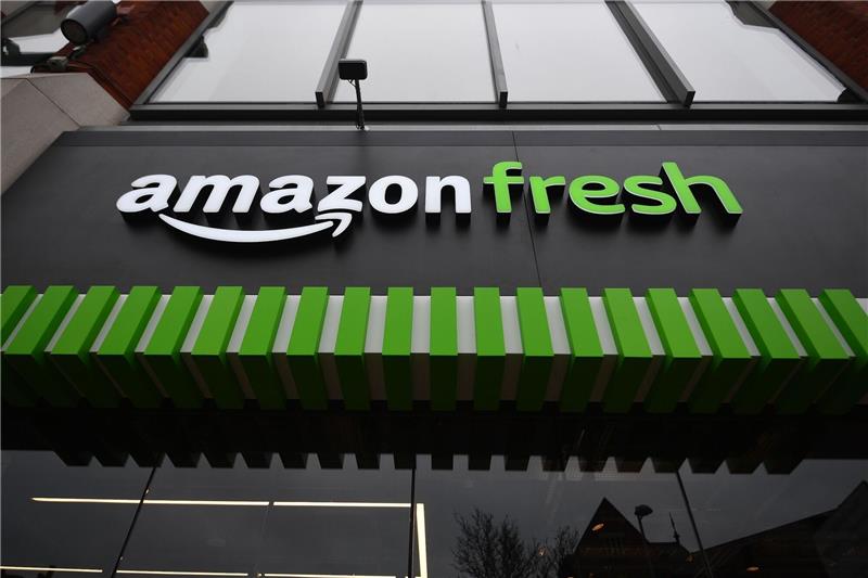 Amazon setzt in US-Supermärkten auf smarte Einkaufswagen Amazons Einkaufswagen zeigen auf einem Display den Preis der Waren und den Gesamtwert des Einkaufs an.
