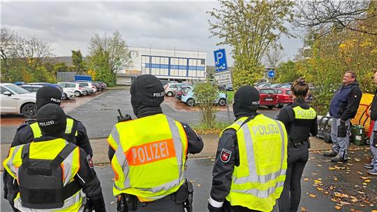 Amok-Alarm in einem Gymnasium in Salzgitter-Bad: Am Dienstag rückt die Polizei mit einem Großaufgebot an. Wie bereiten sich Goslarer Schulen auf solche Extremsituationen vor?  Foto: Brahmann/dpa