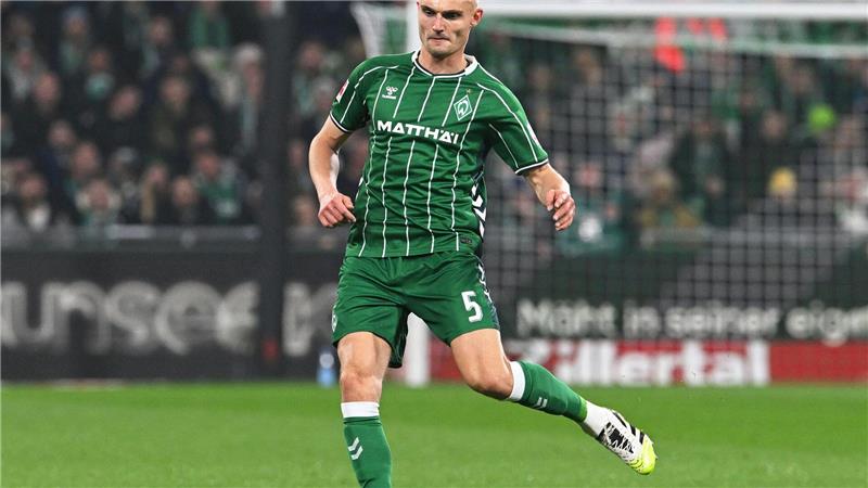 Amos Pieper will mit Werder Bremen den Derby-Sieg. (Archivfoto)