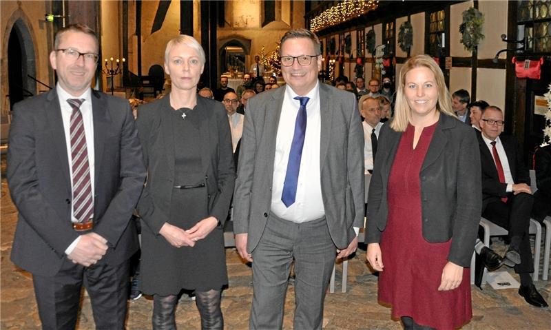 Amtswechsel im Großen Heiligen Kreuz: Die zwei ehemaligen Goslar-Spitzen Dr. Arndt Meinecke und Dr. Andrea Tietze flankieren die neue Amtsgerichtsdirektorin Melanie Schormann und den Braunschweiger Landgerichtspräsidenten Ingo Groß. Foto: Heine