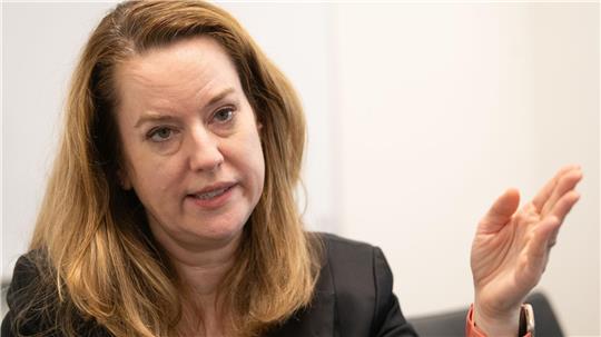 Amy Pope, Chefin der UN-Organisation für Migration, rät wegen des Iran-Kriegs zur Notfallplanung. 