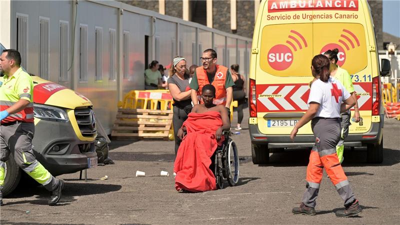 Sieben Migrantinnen bei Bootsunglück vor Kanaren gestorben An Bord des Bootes waren viele Frauen und Kinder.