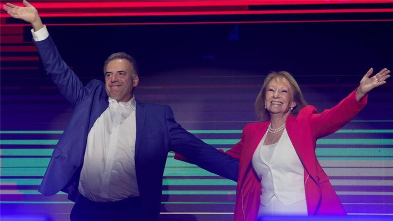 Linkskandidat Orsi zum neuen Präsident von Uruguay gewählt An Orsis Seite steht die frühere Bürgermeisterin der Hauptstadt Montevideo, Carolina Cosse, als Vizepräsidentin.