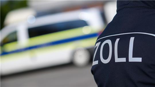 An dem Einsatz waren mehr als 300 Beamte verschiedener Polizeidienststellen und Zollämter beteiligt.